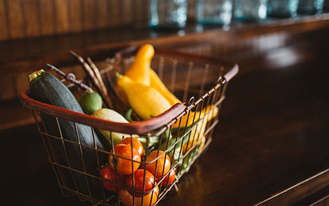 Einkaufskorb voller Gemüse, Quellenangabe: Free-Photos - Pixabay